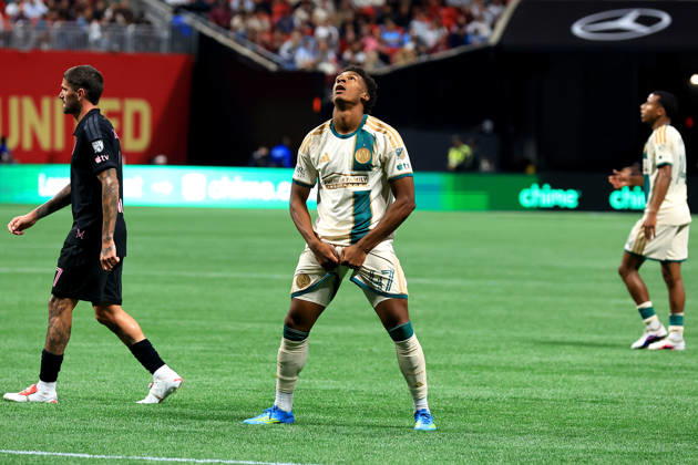 ATLANTA, GA - OCTOBER 17: Matthew Edwards (47) of the Atlanta United reacts after missing a shot on goal during the Saturday evening MLS, Fussball Herren, USA game between Atlanta United FC and Inter Miami CF on October 17, 2026 at Mercedes-Benz Stadium in Atlanta, Georgia. (Photo by David J. Griffin Icon Sportswire) SOCCER: OCT 17 MLS Atlanta United FC vs Inter Miami CF EDITORIAL USE ONLY Icon9532610170708