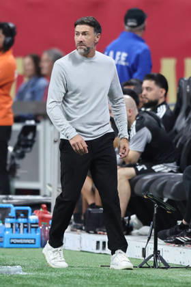 ATLANTA, GA - OCTOBER 17: Miami head coach Cristian Kily Gonzalez during the Saturday evening MLS, Fussball Herren, USA game between Atlanta United FC and Inter Miami CF on October 17, 2026 at Mercedes-Benz Stadium in Atlanta, Georgia. (Photo by David J. Griffin Icon Sportswire) SOCCER: OCT 17 MLS Atlanta United FC vs Inter Miami CF EDITORIAL USE ONLY Icon9532610110169