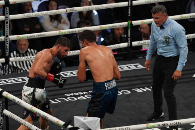 BOXING: Sebastian Fundora vs Ermal Hadribeaj in Las Vegas LAS VEGAS, NEVADA - OCTOBER 17: Sebastian Fundora (in blue glove) and Ermal Hadribeaj (in red glove) exchange punches during their WBC super welterweight World Championship, WM, Weltmeisterschaft title on Saturday night at the Chelsea of The Cosmopolitan in Las Vegas, Nevada, United States on October 17, 2026. Tayfun Coskun Anadolu Nevada United States. Editorial use only. Please get in touch for any other usage.  Copyright: x2026xAnadoluxTayfunxCoskunx