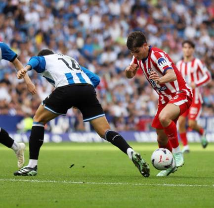 October 17, 2026, Sabadell, Barcelona, Spain: Barcelona Spain 17.10.2026 Unai NuoÂ±ez (Espanyol), Gabriel Moscardo (Espanyol) and Julian Alvarez (Atletico de Madrid) battle for the ball during the La Liga EA Sports between Espanyol and Atletico de Madrid at RCDE Stadium on 17 October 2026 in Barcelona. Soccer 2026 LaLiga: Espanyol 0-1 Atletico De Madrid  - ZUMAu50_ 20261017_zsp_u50_029 Copyright: xXavixUrgelesx