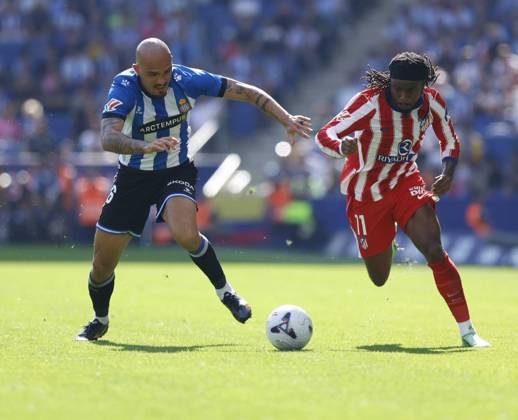 October 17, 2026, Sabadell, Barcelona, Spain: Barcelona Spain 17.10.2026 Vanja Drkusic (Espanyol) and Ademola Lookman (Atletico de Madrid) battle for the ball during the La Liga EA Sports between Espanyol and Atletico de Madrid at RCDE Stadium on 17 October 2026 in Barcelona. Soccer 2026 LaLiga: Espanyol 0-1 Atletico De Madrid  - ZUMAu50_ 20261017_zsp_u50_046 Copyright: xXavixUrgelesx