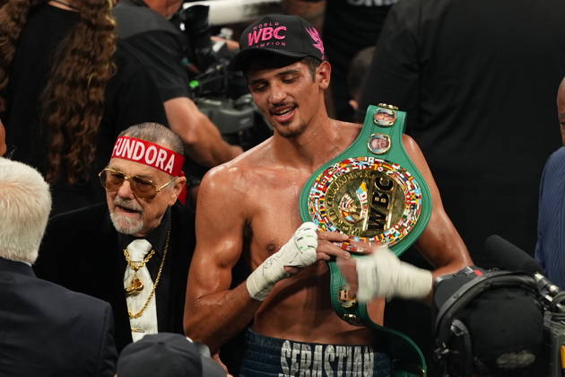 BOXING: Sebastian Fundora vs Ermal Hadribeaj in Las Vegas LAS VEGAS, NEVADA - OCTOBER 17: Sebastian Fundora defeats Ermal Hadribeaj (not seen) during their WBC super welterweight World Championship, WM, Weltmeisterschaft title on Saturday night at the Chelsea of The Cosmopolitan in Las Vegas, Nevada, United States on October 17, 2026. Tayfun Coskun Anadolu Nevada United States. Editorial use only. Please get in touch for any other usage.  Copyright: x2026xAnadoluxTayfunxCoskunx