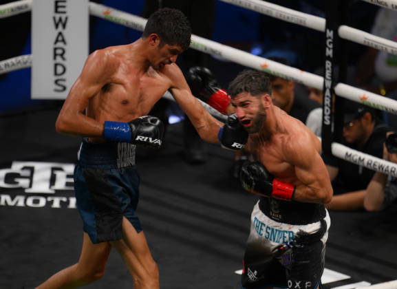 BOXING: Sebastian Fundora vs Ermal Hadribeaj in Las Vegas LAS VEGAS, NEVADA - OCTOBER 17: Sebastian Fundora (in blue glove) defeats Ermal Hadribeaj (in red glove) during their WBC super welterweight World Championship, WM, Weltmeisterschaft title on Saturday night at the Chelsea of The Cosmopolitan in Las Vegas, Nevada, United States on October 17, 2026. Tayfun Coskun Anadolu Nevada United States. Editorial use only. Please get in touch for any other usage.  Copyright: x2026xAnadoluxTayfunxCoskunx