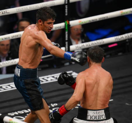 BOXING: Sebastian Fundora vs Ermal Hadribeaj in Las Vegas LAS VEGAS, NEVADA - OCTOBER 17: Sebastian Fundora (in blue glove) defeats Ermal Hadribeaj (in red glove) during their WBC super welterweight World Championship, WM, Weltmeisterschaft title on Saturday night at the Chelsea of The Cosmopolitan in Las Vegas, Nevada, United States on October 17, 2026. Tayfun Coskun Anadolu Nevada United States. Editorial use only. Please get in touch for any other usage.  Copyright: x2026xAnadoluxTayfunxCoskunx