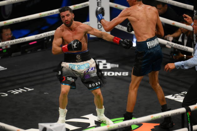 BOXING: Sebastian Fundora vs Ermal Hadribeaj in Las Vegas LAS VEGAS, NEVADA - OCTOBER 17: Sebastian Fundora (in blue glove) defeats Ermal Hadribeaj (in red glove) during their WBC super welterweight World Championship, WM, Weltmeisterschaft title on Saturday night at the Chelsea of The Cosmopolitan in Las Vegas, Nevada, United States on October 17, 2026. Tayfun Coskun Anadolu Nevada United States. Editorial use only. Please get in touch for any other usage.  Copyright: x2026xAnadoluxTayfunxCoskunx