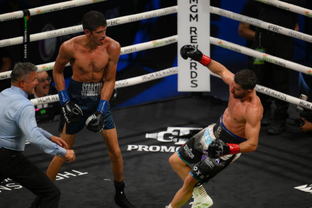 BOXING: Sebastian Fundora vs Ermal Hadribeaj in Las Vegas LAS VEGAS, NEVADA - OCTOBER 17: Sebastian Fundora (in blue glove) defeats Ermal Hadribeaj (in red glove) during their WBC super welterweight World Championship, WM, Weltmeisterschaft title on Saturday night at the Chelsea of The Cosmopolitan in Las Vegas, Nevada, United States on October 17, 2026. Tayfun Coskun Anadolu Nevada United States. Editorial use only. Please get in touch for any other usage.  Copyright: x2026xAnadoluxTayfunxCoskunx