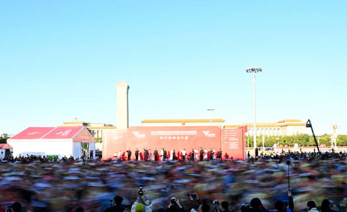 (261018) -- BEIJING, Oct. 18, 2026 -- Runners compete during the 2026 Beijing Marathon & National Marathon Championships in Beijing, capital of China, Oct. 18, 2026. ) (SP)CHINA-BEIJING-2026 BEIJING MARATHON(CN) JiaxYuchen 