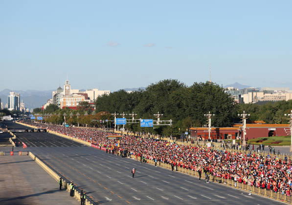 (261018) -- BEIJING, Oct. 18, 2026 -- Runners compete during the 2026 Beijing Marathon & National Marathon Championships in Beijing, capital of China, Oct. 18, 2026. ) (SP)CHINA-BEIJING-2026 BEIJING MARATHON(CN) ZhangxChenlin 