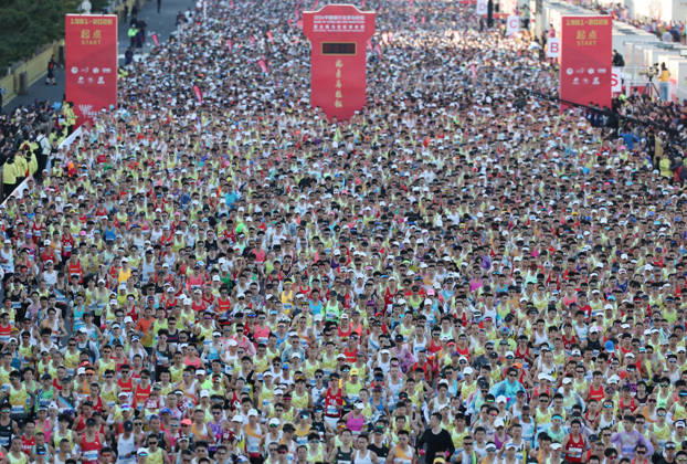 (261018) -- BEIJING, Oct. 18, 2026 -- Runners compete during the 2026 Beijing Marathon & National Marathon Championships in Beijing, capital of China, Oct. 18, 2026. ) (SP)CHINA-BEIJING-2026 BEIJING MARATHON(CN) ZhangxChenlin 