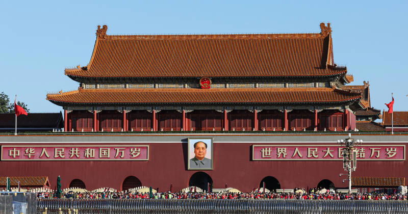 (261018) -- BEIJING, Oct. 18, 2026 -- Runners compete during the 2026 Beijing Marathon & National Marathon Championships in Beijing, capital of China, Oct. 18, 2026. ) (SP)CHINA-BEIJING-2026 BEIJING MARATHON(CN) LixMing 