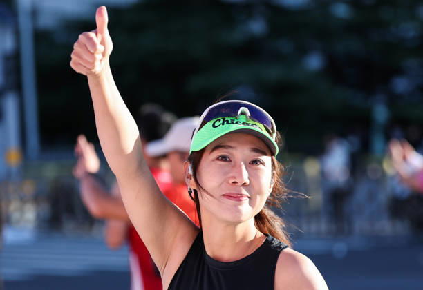 (261018) -- BEIJING, Oct. 18, 2026 -- A runner gestures as she competes during the 2026 Beijing Marathon & National Marathon Championships in Beijing, capital of China, Oct. 18, 2026. ) (SP)CHINA-BEIJING-2026 BEIJING MARATHON(CN) LixMing 