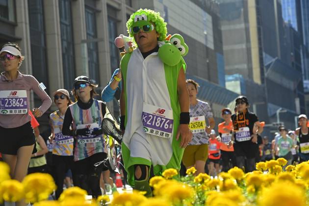 Runners take part in Tokyo Half Marathon in Japan TOKYO, JAPAN - OCTOBER 18 : Runners wearing colorful and unusual costumes participate in the Tokyo Half Marathon as they make their way through the Muromachi district in central Tokyo, Japan, October 18, 2026. David Mareuil Anadolu Tokyo Japan. Editorial use only. Please get in touch for any other usage.  Copyright: x2026xAnadoluxDavidxMareuilx