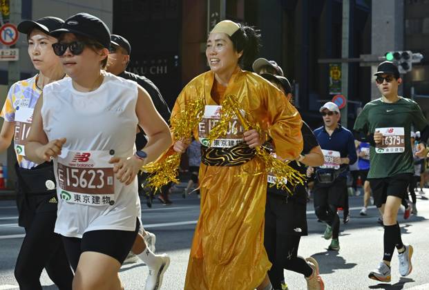 Runners take part in Tokyo Half Marathon in Japan TOKYO, JAPAN - OCTOBER 18 : Runners wearing colorful and unusual costumes participate in the Tokyo Half Marathon as they make their way through the Muromachi district in central Tokyo, Japan, October 18, 2026. David Mareuil Anadolu Tokyo Japan. Editorial use only. Please get in touch for any other usage.  Copyright: x2026xAnadoluxDavidxMareuilx