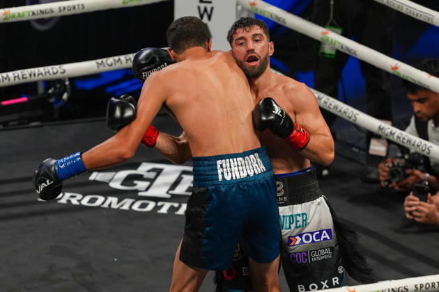 BOXING: Sebastian Fundora vs Ermal Hadribeaj in Las Vegas LAS VEGAS, NEVADA, UNITED STATES - OCTOBER 17: Sebastian Fundora (blue) defeats Ermal Hadribeaj (red) during their WBC super welterweight World Championship, WM, Weltmeisterschaft title on Saturday night at the Chelsea of The Cosmopolitan in Las Vegas, Nevada, United States on October 17, 2026. Tayfun Coskun Anadolu Nevada United States. Editorial use only. Please get in touch for any other usage.  Copyright: x2026xAnadoluxTayfunxCoskunx