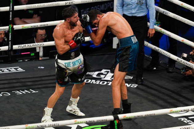 BOXING: Sebastian Fundora vs Ermal Hadribeaj in Las Vegas LAS VEGAS, NEVADA, UNITED STATES - OCTOBER 17: Sebastian Fundora (blue) defeats Ermal Hadribeaj (red) during their WBC super welterweight World Championship, WM, Weltmeisterschaft title on Saturday night at the Chelsea of The Cosmopolitan in Las Vegas, Nevada, United States on October 17, 2026. Tayfun Coskun Anadolu Nevada United States. Editorial use only. Please get in touch for any other usage.  Copyright: x2026xAnadoluxTayfunxCoskunx