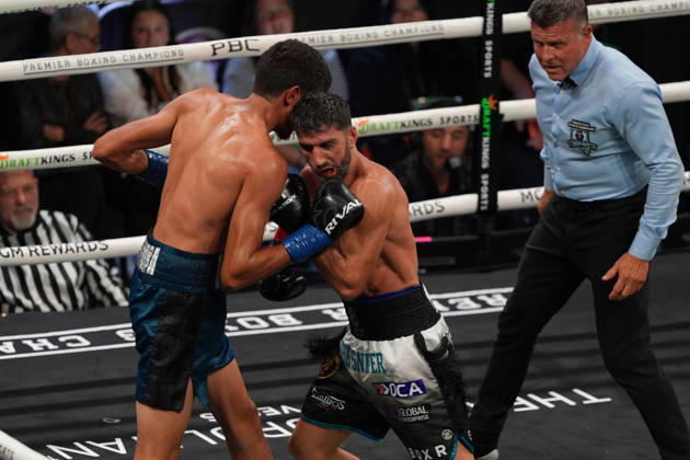 BOXING: Sebastian Fundora vs Ermal Hadribeaj in Las Vegas LAS VEGAS, NEVADA, UNITED STATES - OCTOBER 17: Sebastian Fundora (blue) defeats Ermal Hadribeaj (red) during their WBC super welterweight World Championship, WM, Weltmeisterschaft title on Saturday night at the Chelsea of The Cosmopolitan in Las Vegas, Nevada, United States on October 17, 2026. Tayfun Coskun Anadolu Nevada United States. Editorial use only. Please get in touch for any other usage.  Copyright: x2026xAnadoluxTayfunxCoskunx