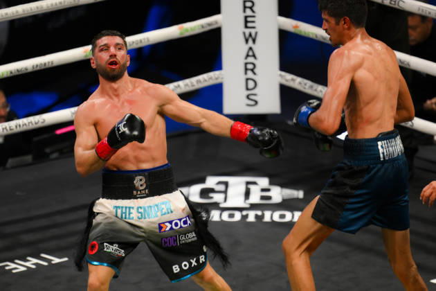 BOXING: Sebastian Fundora vs Ermal Hadribeaj in Las Vegas LAS VEGAS, NEVADA, UNITED STATES - OCTOBER 17: Sebastian Fundora (blue) defeats Ermal Hadribeaj (red) during their WBC super welterweight World Championship, WM, Weltmeisterschaft title on Saturday night at the Chelsea of The Cosmopolitan in Las Vegas, Nevada, United States on October 17, 2026. Tayfun Coskun Anadolu Nevada United States. Editorial use only. Please get in touch for any other usage.  Copyright: x2026xAnadoluxTayfunxCoskunx
