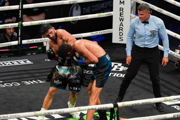 BOXING: Sebastian Fundora vs Ermal Hadribeaj in Las Vegas LAS VEGAS, NEVADA, UNITED STATES - OCTOBER 17: Sebastian Fundora (blue) defeats Ermal Hadribeaj (red) during their WBC super welterweight World Championship, WM, Weltmeisterschaft title on Saturday night at the Chelsea of The Cosmopolitan in Las Vegas, Nevada, United States on October 17, 2026. Tayfun Coskun Anadolu Nevada United States. Editorial use only. Please get in touch for any other usage.  Copyright: x2026xAnadoluxTayfunxCoskunx