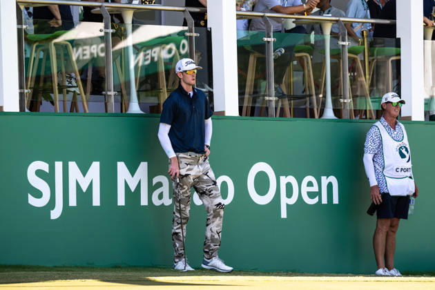 October 18, 2026, Macau, Macao Sar, China: Charles PORTER from the USA takes the tied lead on -14 Par with a stunning -9 Par final round. PORTER and his caddy hide from the heat in the shade of the hospitality stand on the 18th green. Macau Open Golf 2026 Final Round. Macau Open Golf 2026 Final Round  - ZUMAr144 20261018_zap_r144_047 Copyright: xJaynexRussellx