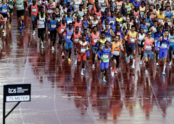 AMSTERDAM - The start of the Amsterdam Marathon. ANP RAMON VAN FLYMEN xVIxANPxSportx xxANPxIVx 572810133 originalFilename: 572810133