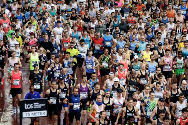 AMSTERDAM - The start of the Amsterdam Marathon. ANP RAMON VAN FLYMEN xVIxANPxSportx xxANPxIVx 572810137 originalFilename: 572810137