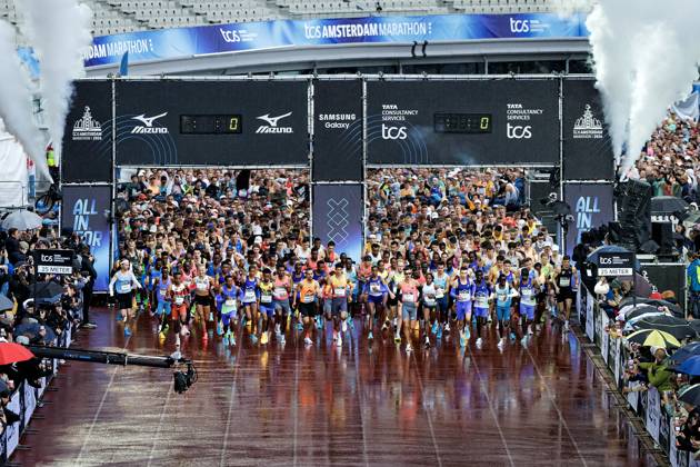 AMSTERDAM - The start of the Amsterdam Marathon. ANP RAMON VAN FLYMEN xVIxANPxSportx xxANPxIVx 572810140 originalFilename: 572810140