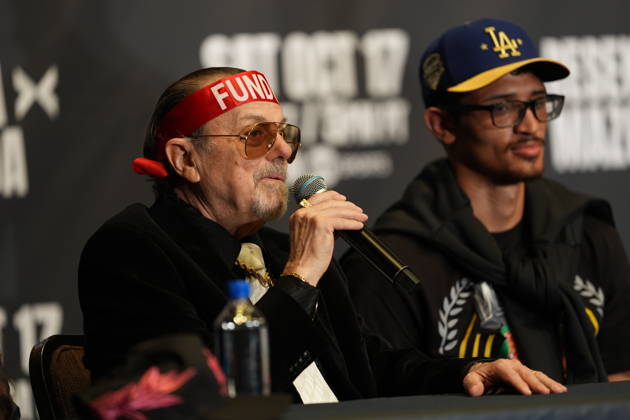 BOXING: Sebastian Fundora vs Ermal Hadribeaj in Las Vegas LAS VEGAS, NEVADA - OCTOBER 17: Freddy Fundora, father and trainer of boxer Sebastian Fundora, speaks during a post-fight press conference, PK, Pressekonferenz following his son s WBC super welterweight world title bout against Ermal Hadribeaj (not seen) at The Chelsea at The Cosmopolitan in Las Vegas, Nevada, United States, on October 17, 2026. Tayfun Coskun Anadolu Nevada United States. Editorial use only. Please get in touch for any other usage.  Copyright: x2026xAnadoluxTayfunxCoskunx