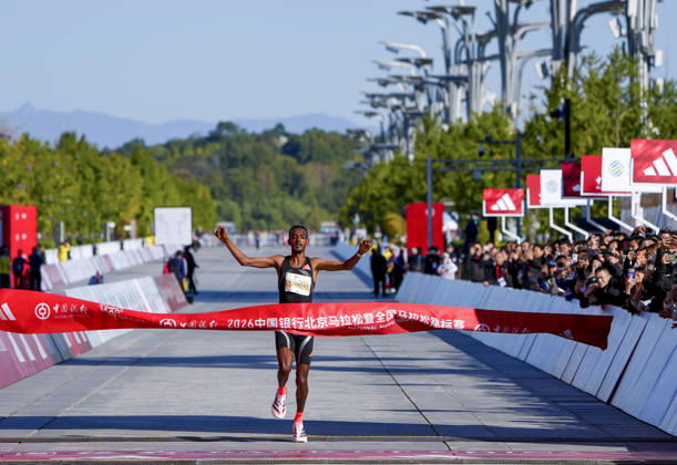 (261018) -- BEIJING, Oct. 18, 2026 -- Tamirat Tola of Ethiopia crosses the finish line to win the first place of the men s marathon event at the 2026 Beijing Marathon & National Marathon Championships in Beijing, capital of China, Oct. 18, 2026. ) (SP)CHINA-BEIJING-2026 BEIJING MARATHON (CN) MaxXiaodong 