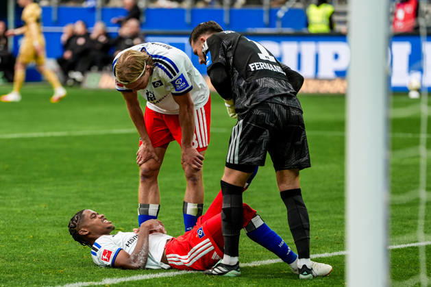 Deutschland: Fußball Bundesliga 2026 27, 6. Spieltag Hamburger SV (HSV) vs VfB Stuttgart Volkspark Stadion (Hamburg): Krampf, Warmed Omari (Hamburger SV, 17), Daniel Heuer Fernandes (Hamburger SV, 1), h33 Copyright: xStefanxTrochax