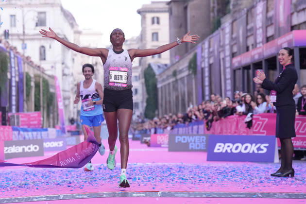 the female winner Desta Netsanet during the 3th edition of the Wizz Air Rome Half Marathon by Brooks 2026 Rome s, Italy - Sunday, October 18, 2026. ( Photo by Alfredo Falcone LaPresse )  Copyright: xAlfredoxFalcone LaPressex