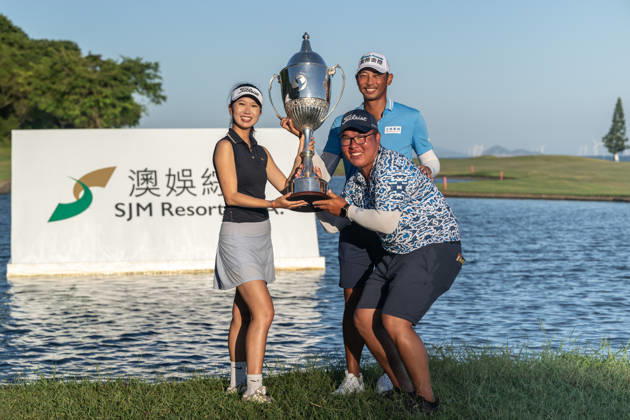 October 18, 2026, Macau, Macao Sar, China: WANG Wei-hsuan from Chinese Taipei ( Taiwan) wins the Macau Open 2026. With his wife Cindy Zhou and caddy, Ryan.Macau Open Golf 2026 Final Round. Macau China - ZUMAr144 20261018_zap_r144_070 Copyright: xJaynexRussellx