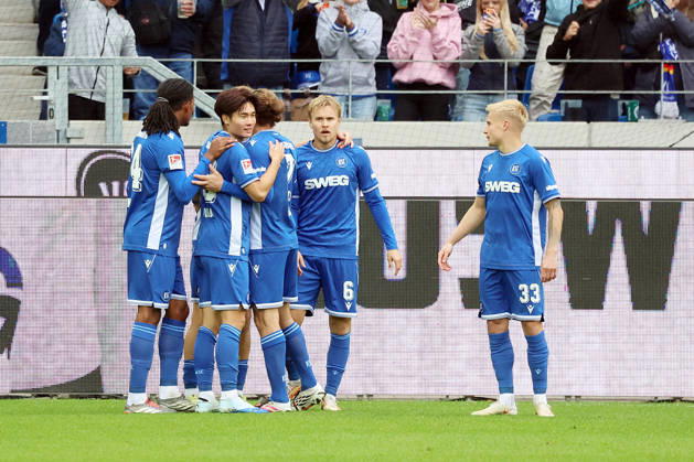 18.10.2026, xrekx, Fussball 2.Bundesliga, Karlsruher SC - SV Darmstadt 98 v.l. Shio Fukuda (Karlsruher SC) jubelt nach seinem Tor zum 1:0 (DFL DFB REGULATIONS PROHIBIT ANY USE OF PHOTOGRAPHS as IMAGE SEQUENCES and or QUASI-VIDEO) Karlsruhe