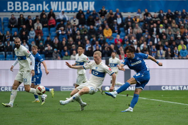18.10.2026, xjyhynx, Fussball 2.Bundesliga, Karlsruher SC - SV Darmstadt 98, Torschützen zum 1:0 durch Shio Fukuda (13, Karlsruher SC), Kai Klefisch (17, SV Darmstadt 98) versucht zu blocken l. (DFL DFB REGULATIONS PROHIBIT ANY USE OF PHOTOGRAPHS as IMAGE SEQUENCES and or QUASI-VIDEO) Karlsruhe