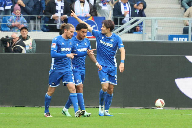 18.10.2026, xrekx, Fussball 2.Bundesliga, Karlsruher SC - SV Darmstadt 98 v.l. Shio Fukuda (Karlsruher SC) jubelt nach seinem Tor zum 1:0 (DFL DFB REGULATIONS PROHIBIT ANY USE OF PHOTOGRAPHS as IMAGE SEQUENCES and or QUASI-VIDEO) Karlsruhe
