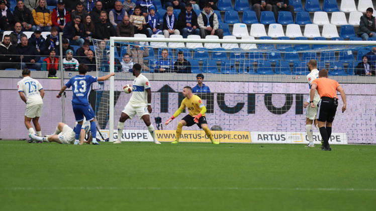 18.10.2026, xrekx, Fussball 2.Bundesliga, Karlsruher SC - SV Darmstadt 98 v.l. Torschuss zum 1:0 durch Shio Fukuda (Karlsruher SC) Marcel Schuhen (SV Darmstadt 98) (DFL DFB REGULATIONS PROHIBIT ANY USE OF PHOTOGRAPHS as IMAGE SEQUENCES and or QUASI-VIDEO) Karlsruhe
