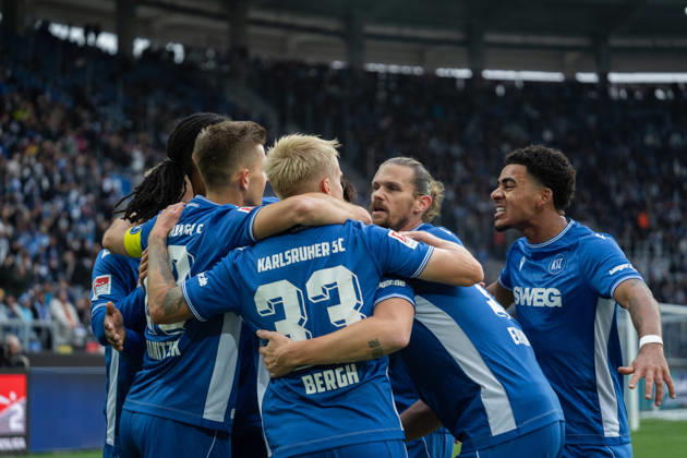 18.10.2026, xjyhynx, Fussball 2.Bundesliga, Karlsruher SC - SV Darmstadt 98, v.l. Torjubel zum 2:0 Karlsruher SC (DFL DFB REGULATIONS PROHIBIT ANY USE OF PHOTOGRAPHS as IMAGE SEQUENCES and or QUASI-VIDEO) Karlsruhe