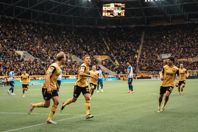Im Bild: Niklas Hauptmann (27, SG Dynamo Dresden) trifft 11 Meter nach Faul 18.10.2026, SG Dynamo Dresden - 1. FC Magdeburg, 2. BUNDESLIGA - 8. SPIELTAG, Fußball, Deutschland, Dresden, Rudolf-Harbig-Stadion Copyright: HMBxMedia xEtiennexSchlick