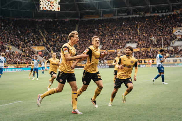 Im Bild: Niklas Hauptmann (27, SG Dynamo Dresden) trifft 11 Meter nach Faul 18.10.2026, SG Dynamo Dresden - 1. FC Magdeburg, 2. BUNDESLIGA - 8. SPIELTAG, Fußball, Deutschland, Dresden, Rudolf-Harbig-Stadion Copyright: HMBxMedia xEtiennexSchlick