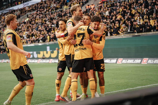 Im Bild: Niklas Hauptmann (27, SG Dynamo Dresden) trifft 11 Meter nach Faul 18.10.2026, SG Dynamo Dresden - 1. FC Magdeburg, 2. BUNDESLIGA - 8. SPIELTAG, Fußball, Deutschland, Dresden, Rudolf-Harbig-Stadion Copyright: HMBxMedia xEtiennexSchlick