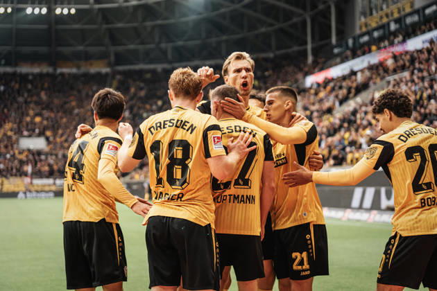 Im Bild: Niklas Hauptmann (27, SG Dynamo Dresden) trifft 11 Meter nach Faul 18.10.2026, SG Dynamo Dresden - 1. FC Magdeburg, 2. BUNDESLIGA - 8. SPIELTAG, Fußball, Deutschland, Dresden, Rudolf-Harbig-Stadion Copyright: HMBxMedia xEtiennexSchlick