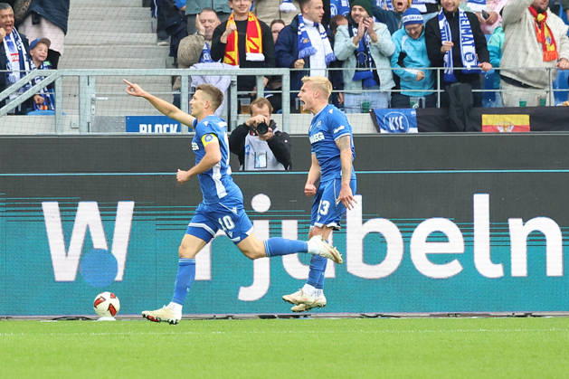 18.10.2026, xrekx, Fussball 2.Bundesliga, Karlsruher SC - SV Darmstadt 98 v.l. Marvin Wanitzek (Karlsruher SC) jubelt nach seinem Tor zum 2:0 (DFL DFB REGULATIONS PROHIBIT ANY USE OF PHOTOGRAPHS as IMAGE SEQUENCES and or QUASI-VIDEO) Karlsruhe