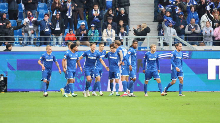 18.10.2026, xrekx, Fussball 2.Bundesliga, Karlsruher SC - SV Darmstadt 98 v.l. Marvin Wanitzek (Karlsruher SC) jubelt nach seinem Tor zum 2:0 (DFL DFB REGULATIONS PROHIBIT ANY USE OF PHOTOGRAPHS as IMAGE SEQUENCES and or QUASI-VIDEO) Karlsruhe