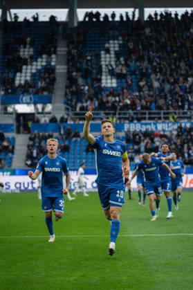 18.10.2026, xjyhynx, Fussball 2.Bundesliga, Karlsruher SC - SV Darmstadt 98, Torjubel zum 2:0 durch Marvin Wanitzek (10, Karlsruher SC) (DFL DFB REGULATIONS PROHIBIT ANY USE OF PHOTOGRAPHS as IMAGE SEQUENCES and or QUASI-VIDEO) Karlsruhe