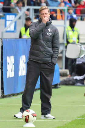 18.10.2026, xrekx, Fussball 2.Bundesliga, Karlsruher SC - SV Darmstadt 98 v.l. Florian Kohfeldt Trainer (SV Darmstadt 98) enttaeuscht, enttäuscht, schaut enttaeuscht, niedergeschlagen, disappointed (DFL DFB REGULATIONS PROHIBIT ANY USE OF PHOTOGRAPHS as IMAGE SEQUENCES and or QUASI-VIDEO) Karlsruhe