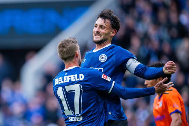 18.10.2026 - Fußball, 2026 2027, 2. Bundesliga, 8. Spieltag, DSC Arminia Bielefeld - VfL Osnabrück: (R) Maximilian Bauer (Bielefeld) jubelt nach seinem Tor zum 1:1 mit (L) Arne Sicker (Bielefeld) DFL REGULATIONS PROHIBIT ANY USE OF PHOTOGRAPHS AS IMAGE SEQUENCES AND OR QUASI-VIDEO.