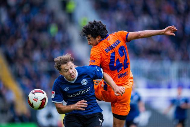 18.10.2026 - Fußball, 2026 2027, 2. Bundesliga, 8. Spieltag, DSC Arminia Bielefeld - VfL Osnabrück: (L-R) Felix Hagmann (Bielefeld), Jonathan Gomez (Osnabrück) DFL REGULATIONS PROHIBIT ANY USE OF PHOTOGRAPHS AS IMAGE SEQUENCES AND OR QUASI-VIDEO.