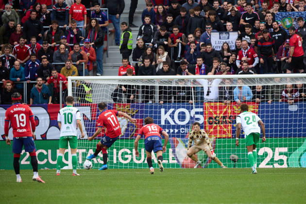 LaLiga EASports 2026 27 CA Osasuna v Racing de Santander Ante Budimir (17. OSA) shoots and scores (1-0) during the football match of LaLiga EA Sports between CA Osasuna and Racing de Santander played at El Sadar stadium in Pamplona (Spain) on Oct 18 2026. Credit: Inigo Alzugaray Agencia LOF Pamplona LaLiga EASports 2026 27 CA Osasuna v Racing de Santander Copyright: xINIGOxALZUGARAYx