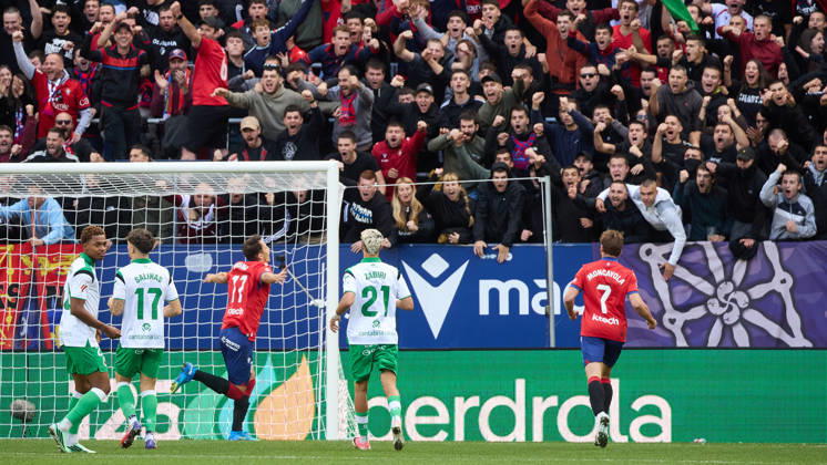 LaLiga EASports 2026 27 CA Osasuna v Racing de Santander Ante Budimir (17. OSA) celebrates the goal scored for CA Osasuna (1-0) during the football match of LaLiga EA Sports between CA Osasuna and Racing de Santander played at El Sadar stadium in Pamplona (Spain) on Oct 18 2026. Credit: Inigo Alzugaray Agencia LOF Pamplona LaLiga EASports 2026 27 CA Osasuna v Racing de Santander Copyright: xINIGOxALZUGARAYx