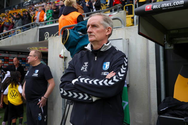 18.10.2026, xtgx, Fussball - 2.Bundesliga Dynamo Dresden - 1.FC Magdeburg v.l. Petrik Sander (Magdeburg, Trainer) (DFL DFB REGULATIONS PROHIBIT ANY USE OF PHOTOGRAPHS as IMAGE SEQUENCES and or QUASI-VIDEO) Dresden