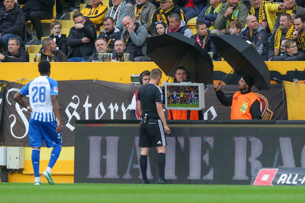 18.10.2026, xtgx, Fussball - 2.Bundesliga Dynamo Dresden - 1.FC Magdeburg v.l. Symbolfoto, Symbolbild, Symbol VAR, Videobeweis (DFL DFB REGULATIONS PROHIBIT ANY USE OF PHOTOGRAPHS as IMAGE SEQUENCES and or QUASI-VIDEO) Dresden